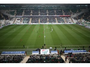 Kazada ölen taraftarlar "1 dakika sessizlik"le anıldı
