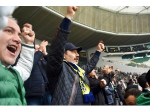 Bursa İl Emniyet Müdürü Ak, Teksas tribününde maç izledi