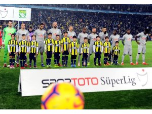 Spor Toto Süper Lig: Fenerbahçe: 0 - Çaykur Rizespor: 1 (Maç devam ediyor)
