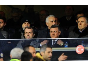 Saffet Sancaklı tribünde