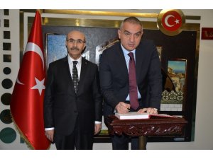 Bakan Ersoy, Adana Valiliğini ziyaret etti