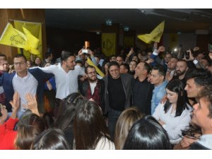 Aliağalı gençler Serkan Acar şarkısıyla coştu