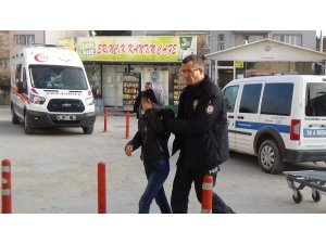 Hırsızlık yapacakları zannedilen 2 kadına linç girişimi