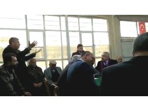 İYİ Partili belediye başkanı kendisine soru soran vatandaşı fırçaladı