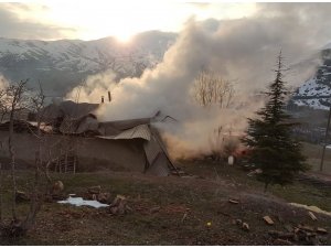 Elazığ’da ev yangını