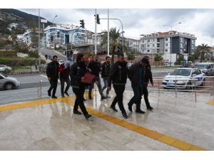 Antalya’da 82 kilogram esrar ele geçirildi: 5 gözaltı