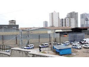 Çatıda plastik kaplamaya basan bekçinin feci sonu