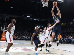 Anadolu Efes: 67 - Fenerbahçe Beko: 65
