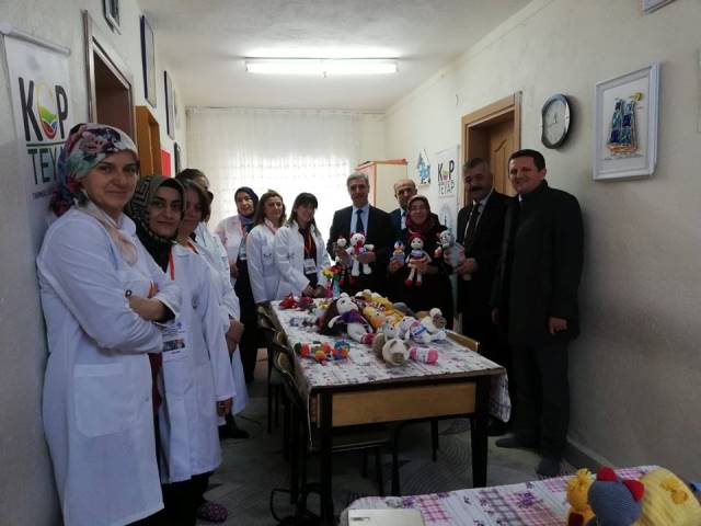 Yazın çilek, kışın yün bebek