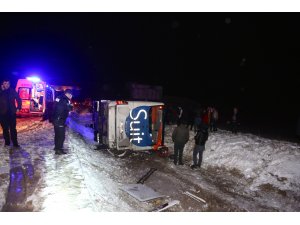Bayburt'ta yolcu otobüsünün şarampole devrilmesi