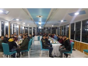 Emet’te AK Partili gençler yemekte buluştu