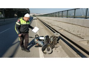 Otomobil engelli aracına çarptı: 1 yaralı