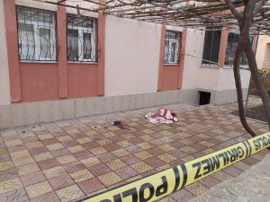 Pencereden düşen yaşlı kadın hayatını kaybetti