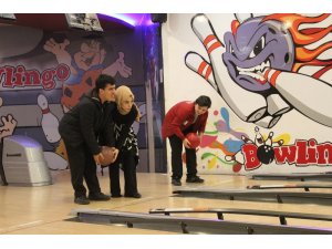 Engelli öğrenciler bowling turnuvasında