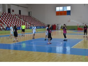 Muş’ta hentbol müsabakaları yapıldı