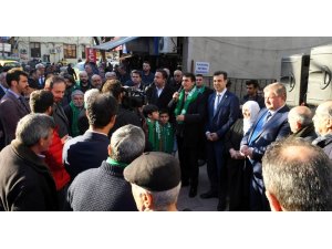 Dündar’a davullu zurnalı karşılama