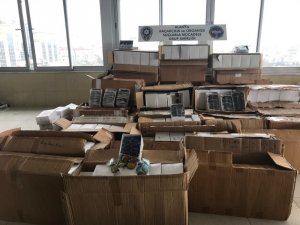 Antalya’da gümrük kaçağı 27 bin güneş gözlüğü ele geçirildi