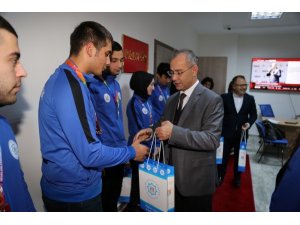 ALKÜ 8 madalya, 2 kupayla döndü