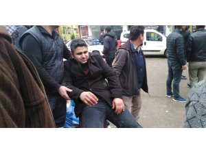 Geri giden otomobil motosiklette çarptı: 1 yaralı
