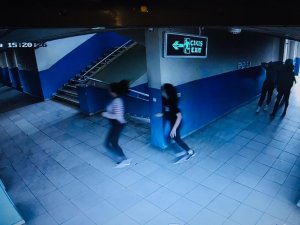 Antalya’da okul basan 9 öğrencinin görüntüleri kamerada