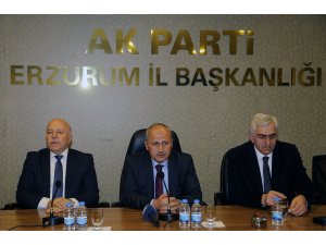 "Siyaseti millete hizmet etmek için yapmıyorlar"