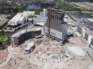 Dünyanın ilk gitar şeklindeki oteli 2019’da kapılarını açıyor