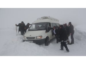 Zincirsiz yola çıkan sürücüler zor anlar yaşadı