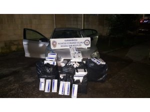 Polisten kaçan otomobilden kaçak sigara çıktı