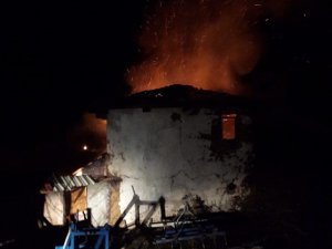 Pazaryeri’nde ev yangını