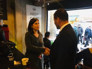 Beşiktaş’ta esnaf Başkan Adayı Toper’e dert yandı :"Hem oy verdik hem de rezil olduk"