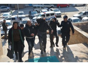 Çalınan altınların bedelini ödeyerek serbest kaldılar