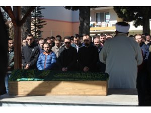 Komşusunun üzerine düştüğü Zeynep bebek, son yolculuğuna uğurlandı