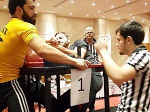 DÜ sporcusu bilek güreşinde şampiyon oldu