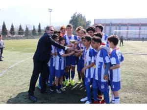 Futbolun şampiyonu Şehit Ömer Halisdemir Ortaokulu