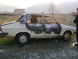 Emanet aldığı otomobili yaktı