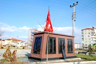 Akşehir'de şehitlik anıtı'na saldırı