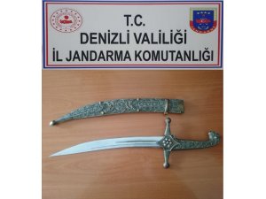 Tarihi eser kılıçla yakalandı