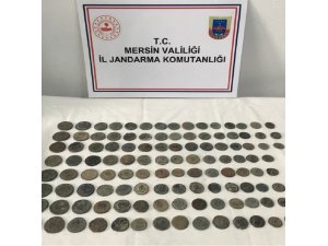 Mersin’de Roma dönemine ait 115 tarihi sikke ile 2 bıçak ele geçirildi