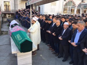 Bahçelievler’de öldürülen anne ve kızı son yolculuğuna uğurlandı
