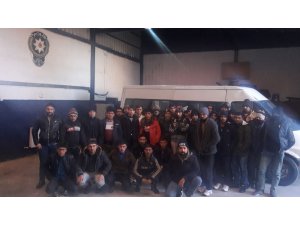 15 kişilik minibüsten 39 göçmen çıktı