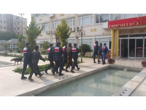 Mersin’de jandarma aranan 24 kişiyi yakaladı
