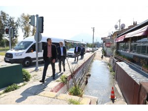 Nihat Zeybekci, denize lağım aktığını görünce şaşırdı