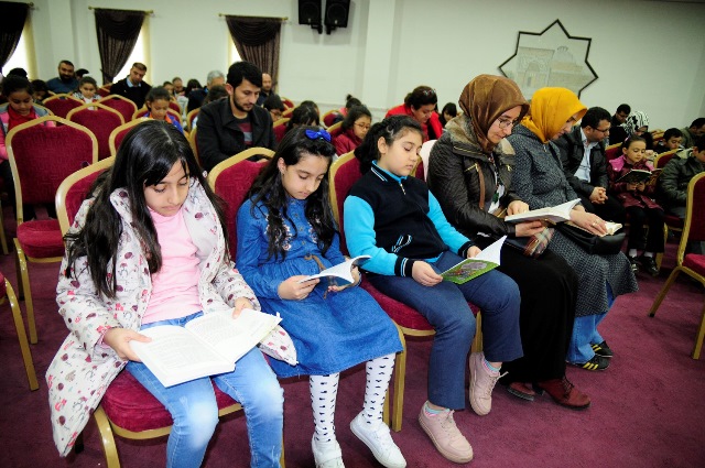 Başkan Hançerli öğrencilerle kitap okudu