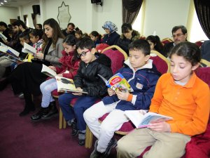 Karatay Belediye Başkanı Hançerli, öğrencilerle kitap okudu
