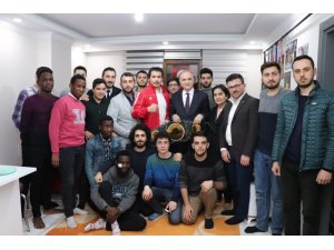 Özlü, öğrencilerin isteğini geri çevirmedi