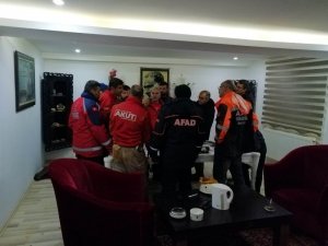 Yerin 90 metre altına düşen işçiye böyle ulaştılar