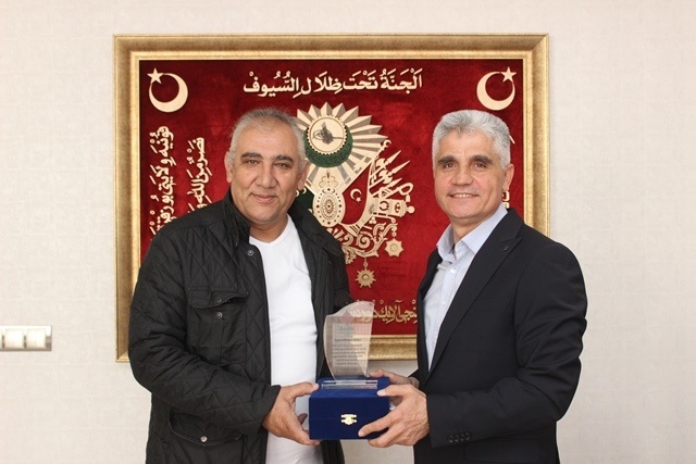 Gün’den meclis üyelerine plaket