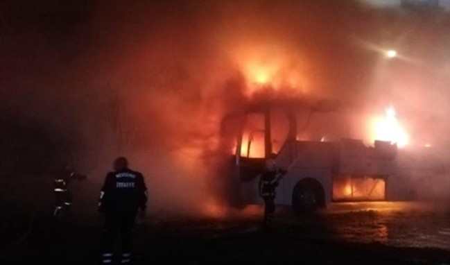 Turistleri taşıyordu, alev topuna döndü...