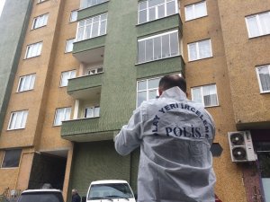 Boşanmak üzere olduğu eşini ve kayınvalidesini takip etti, evin girişinde silahla yaraladı