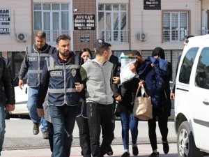 Hırsızların seyyar satıcı yalanı polisi kandırmaya yetmedi